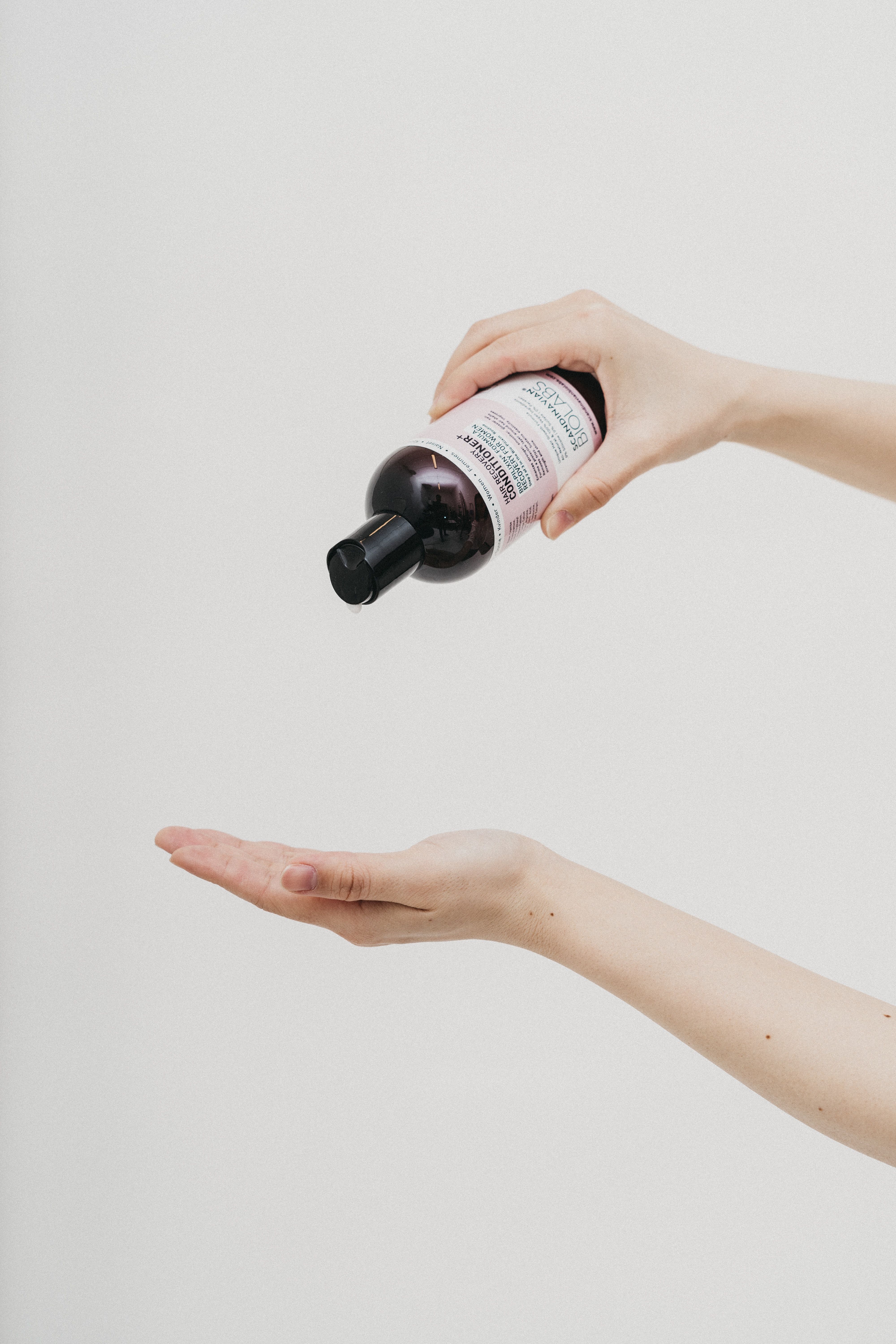 All about Hair Serums: How to Use & its Benefits