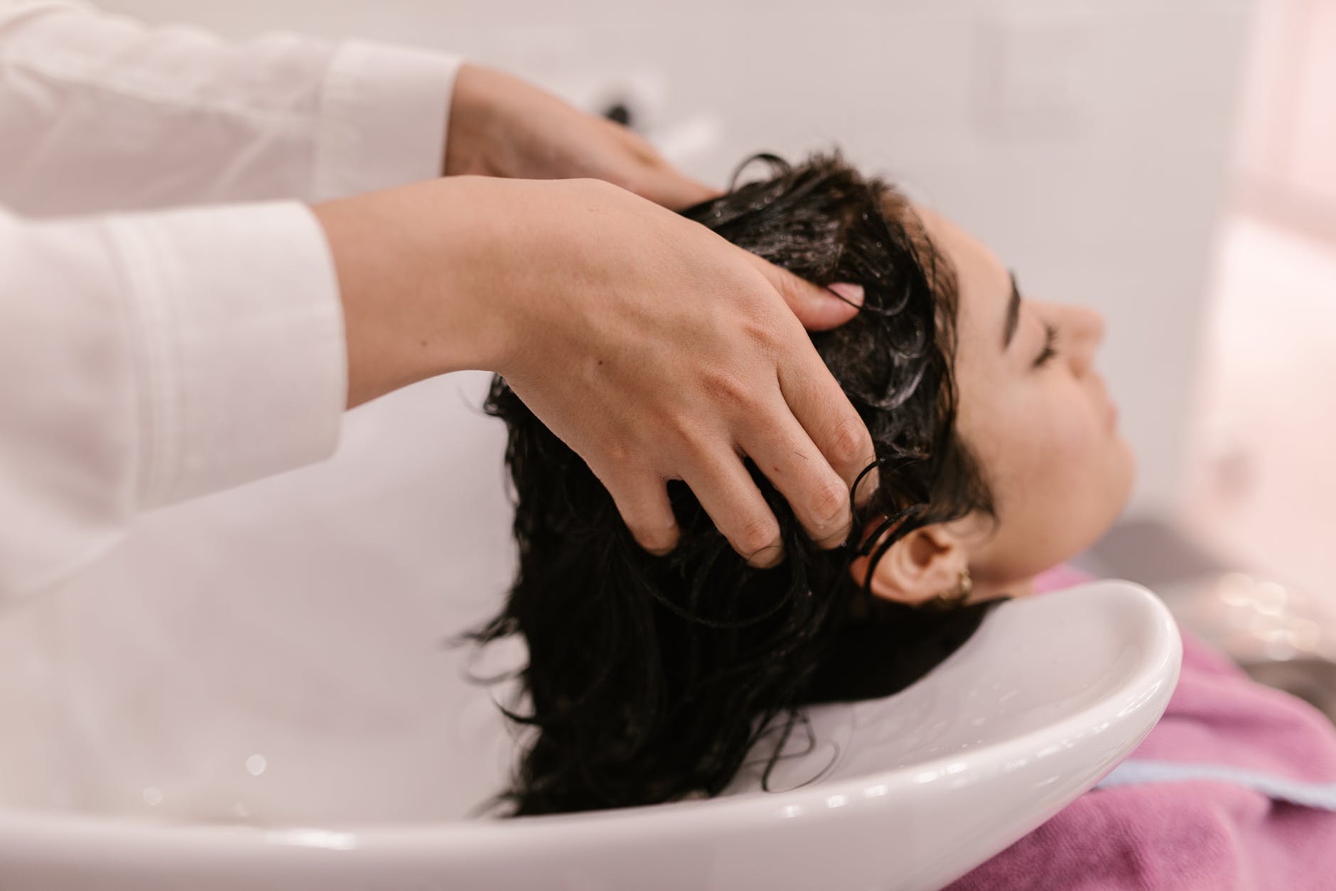 Use Hair scrub to detox scalp during monsoon