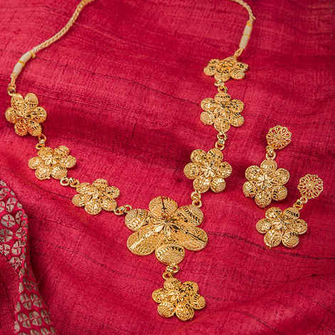 Buy Queen Be Multi Floral Princess Necklace Set - NM19009 - Purplle