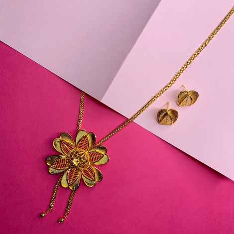 Buy Queen Be Gold Flower Pendant Necklace - NM19022 - Purplle