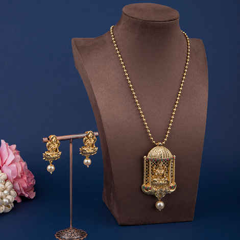 Buy Queen Be Laxmi Lotus with Pearl Necklace Set - Purplle