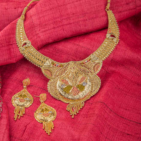 Buy Queen Be Gold Tri Colour Fusion Necklace Set - Purplle