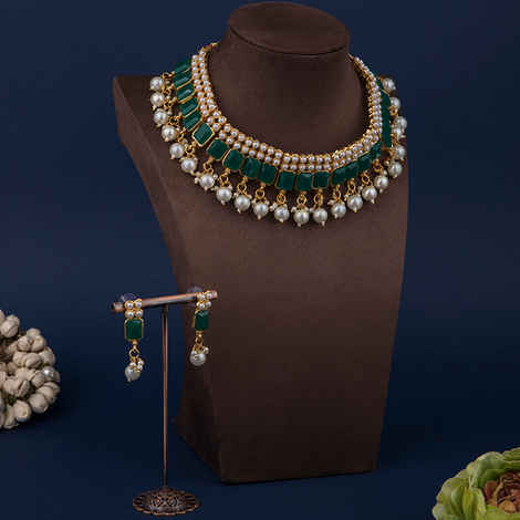 Buy Queen Be Royalty Emerald & Pearl Choker Necklace Set - Purplle