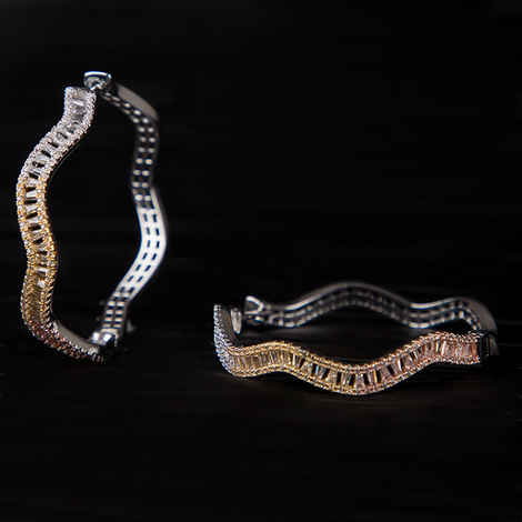 Buy Queen Be Curvy Wonder 3-Toned Hoop Earrings - Purplle