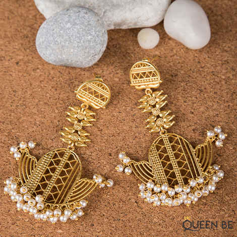 Buy Queen Be Gold Glint Layered Earrings - Purplle