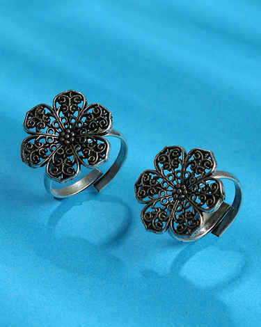 Buy SOHI Oxidised Toe Rings - Purplle