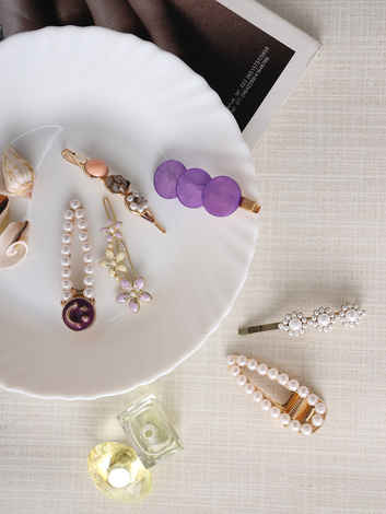Buy Jazz And Sizzle Multi-Color Pearls Gold Plated Set of 6 Alligator Hair Clip - Purplle