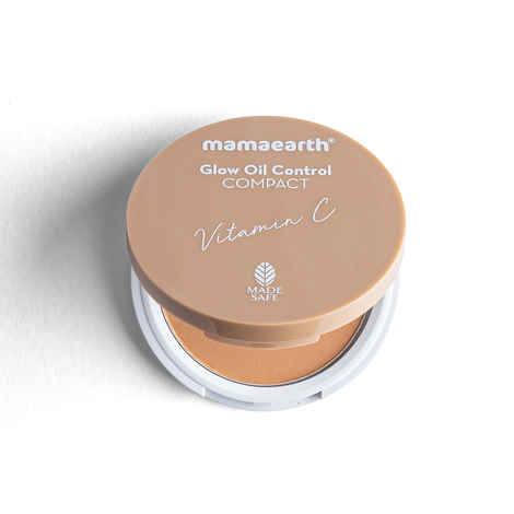 Buy Mamaearth Glow Oil Control Compact SPF 30 with Vitamin C & Turmeric for 2X Instant Glow - 04 Almond Glow (9 gm) - Purplle