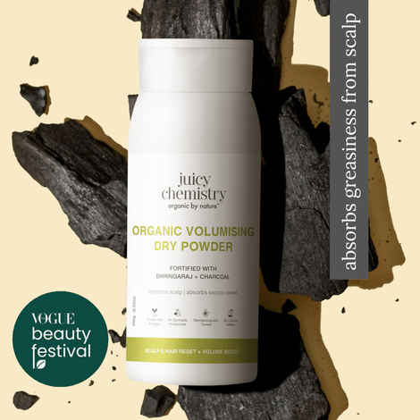 Buy Juicy Chemistry Organic Volumising Dry Powder with Bhringraj & Charcoal, 100 gm | Natural Oil Absorbing Dry Shampoo | Refreshes Scalp | Absorbs Excess Sweat | For Men & Women| Dermatologically Tested - Purplle