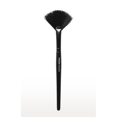 Buy FACES CANADA Highlighter Fan Brush | Wide Fan Brush For Precise To Wide Coverage | Smooth Airbrush Finish | Impeccable Grip | Supremely Soft And Luxurious Synthetic Bristles - 1 Pc-Purplle