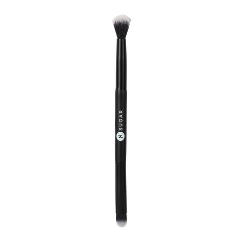 Buy SUGAR Cosmetics - Blend Trend - 413 Flat + Round XL Dual Eyeshadow Brush (Flat and Extra Round Tip) - Synthetic Bristles and Wooden Handle-Purplle