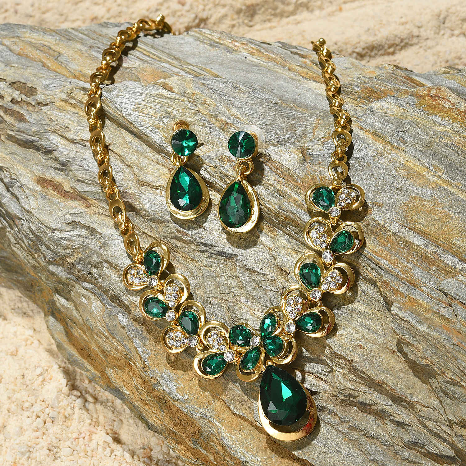 Buy SOHI Gold-Plated Green Stone-Studded Jewellery Set - Purplle