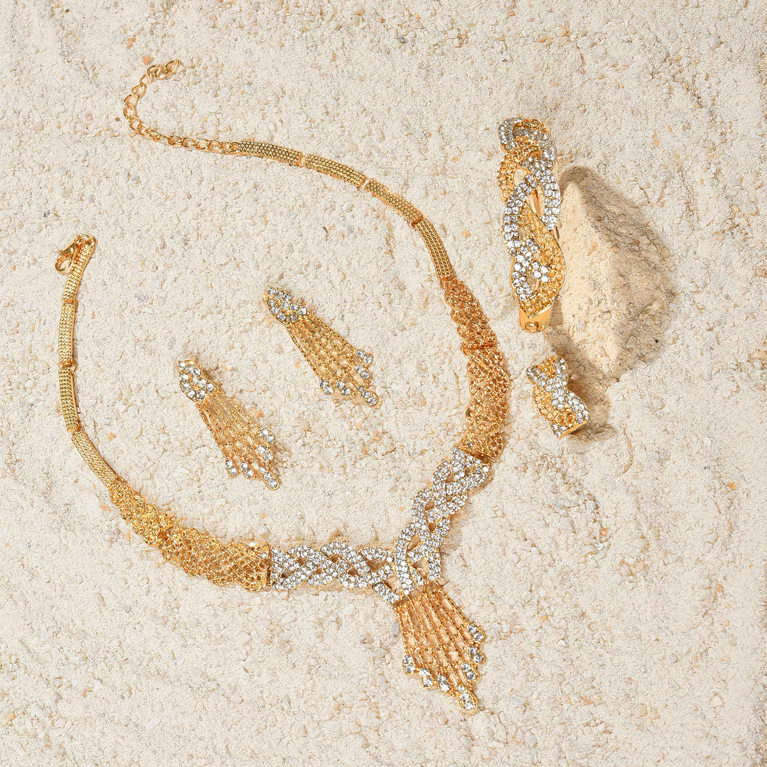 Buy SOHI Gold-Plated Designed Stone-Studded Jewellery Set - Purplle