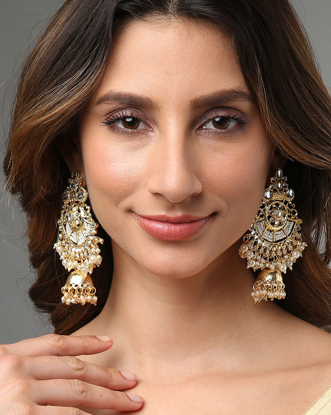 SOHI Designer Gold-Plated Paachi Kundan 