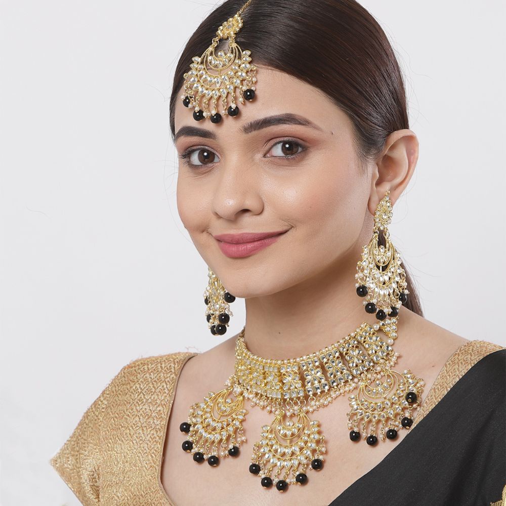 Women Gold-Plated White Kundan Studded Handcrafted Choker Necklace Set
