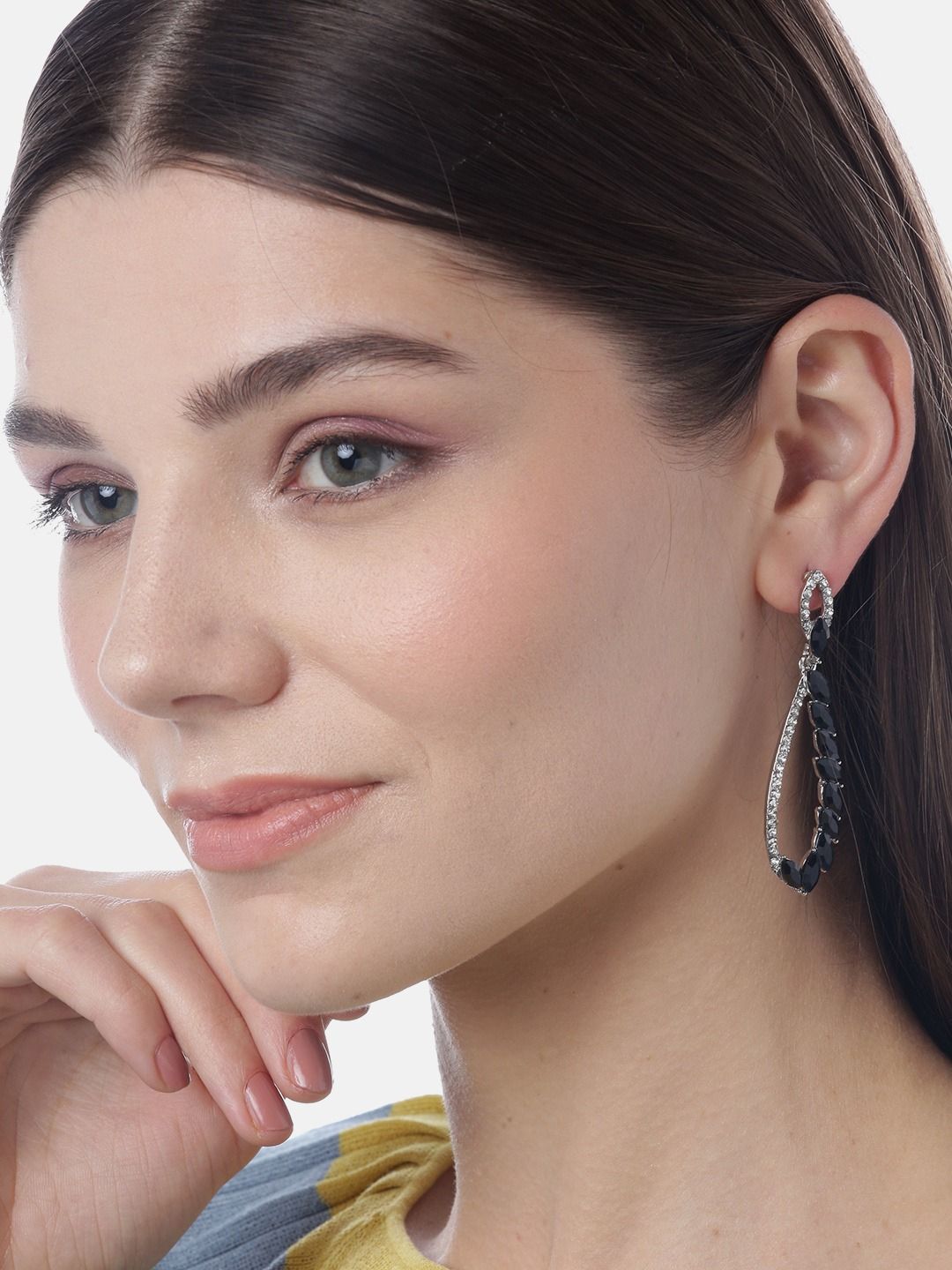 10,000+ Amazon Shoppers Have Bought These Teardrop Earrings in a Month
