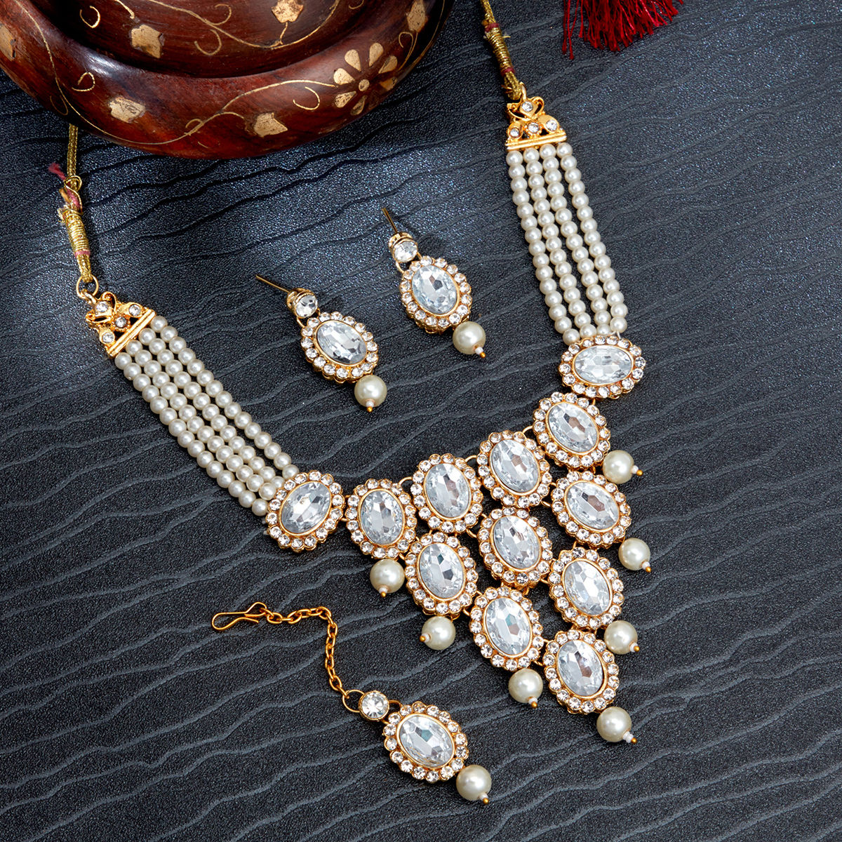 Sukkhi Stylish Gold Plated Pearl Choker 